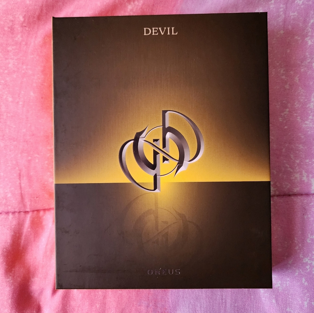 Oneus Kpop Devil 1st Full Album Yellow Version Album (everything included)